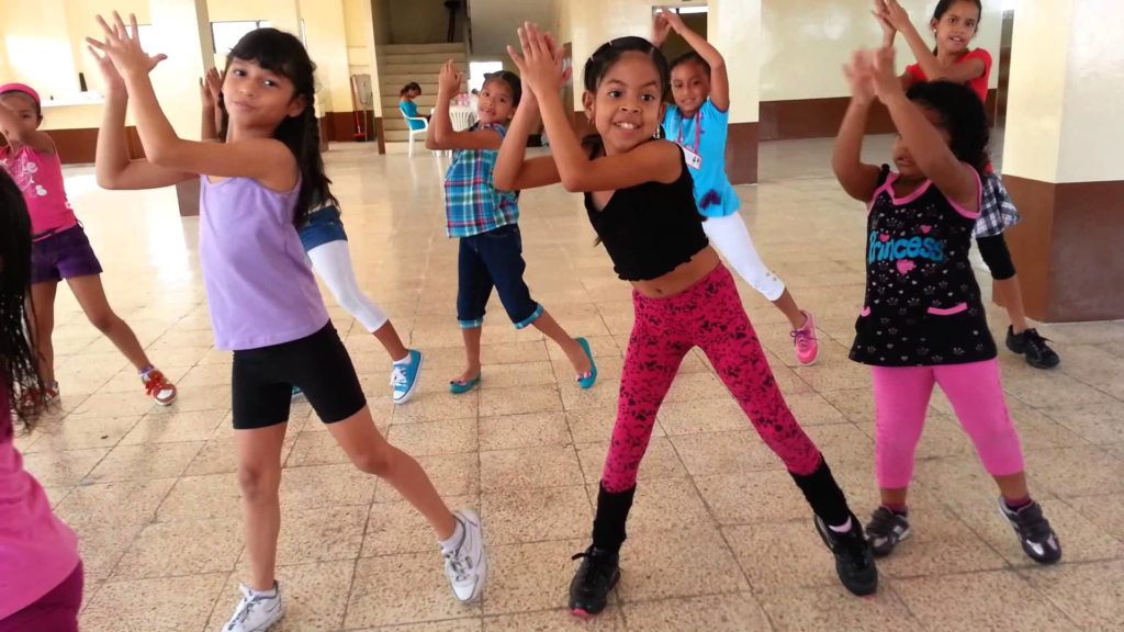 Gold´s Gym DictÓ Clase De Baile A NiÑos De Fundana Nota Oficial 2403